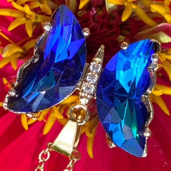 🦋NWT Beautiful Butterfly Crystal Necklaces’s-3 Pretty Colors-Sold Separately😊 - Picture 15 of 16